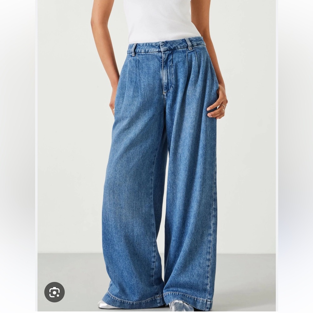 Hush Blue Lya Pleated Wide Leg Jeans blue size 10 J26